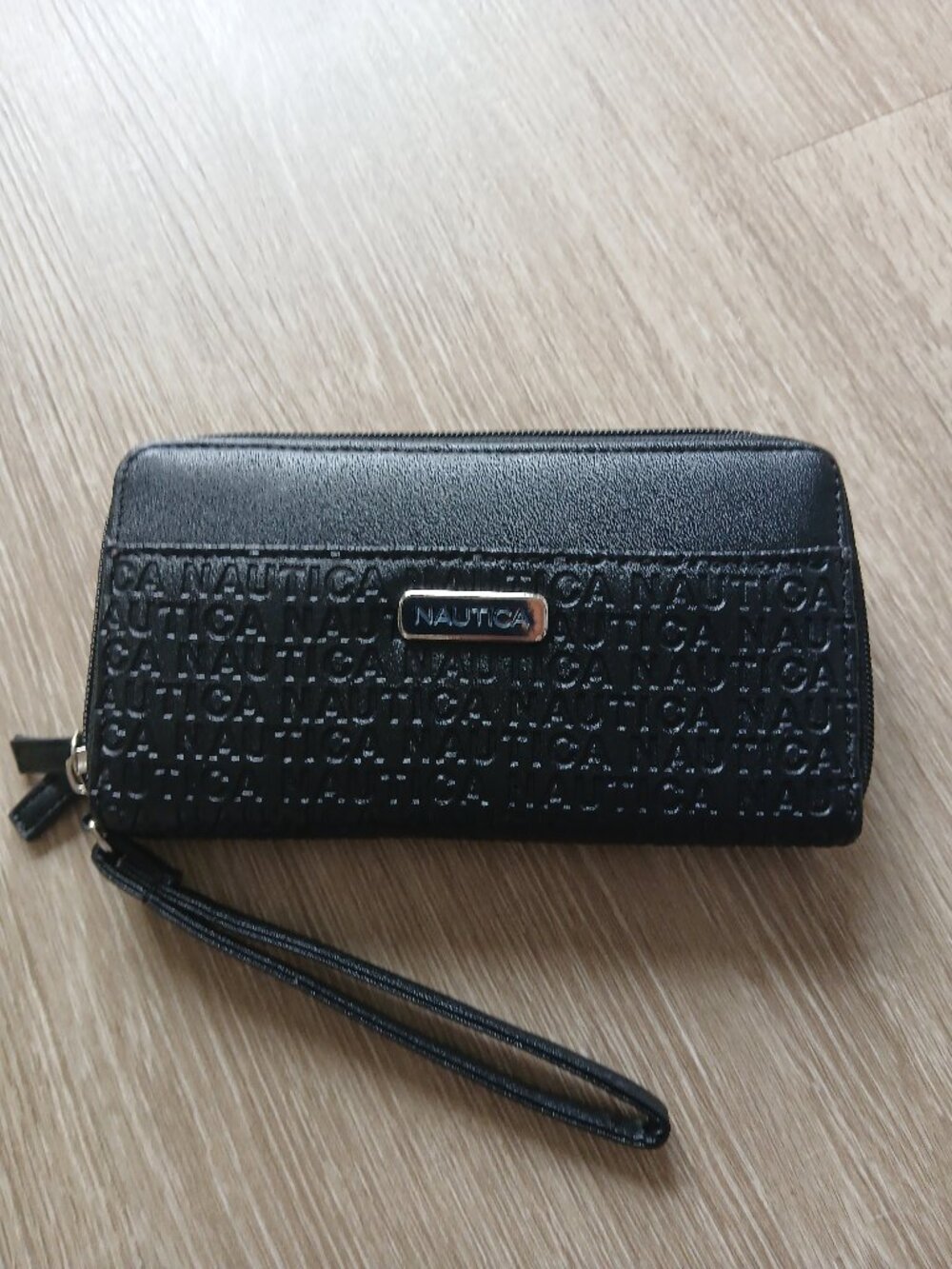 NWOT NAUTICA LARGE BLACK ZIP WALLET!